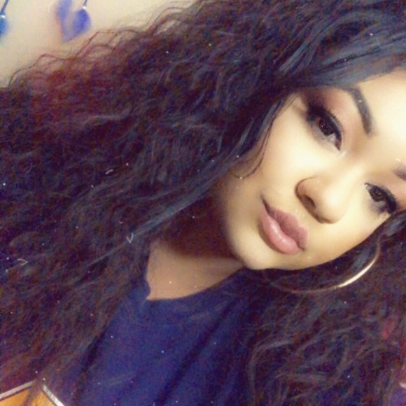 Meet your Posher, Giselle - Picture 2 of 2